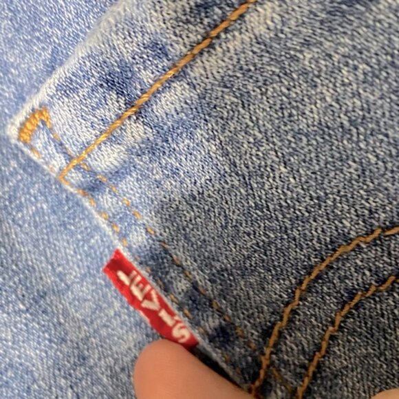 Levi’s Blue Mid Rise Mid Length Shorts Lightly Distressed Denim Jean Shorts 27 - Picture 8 of 15